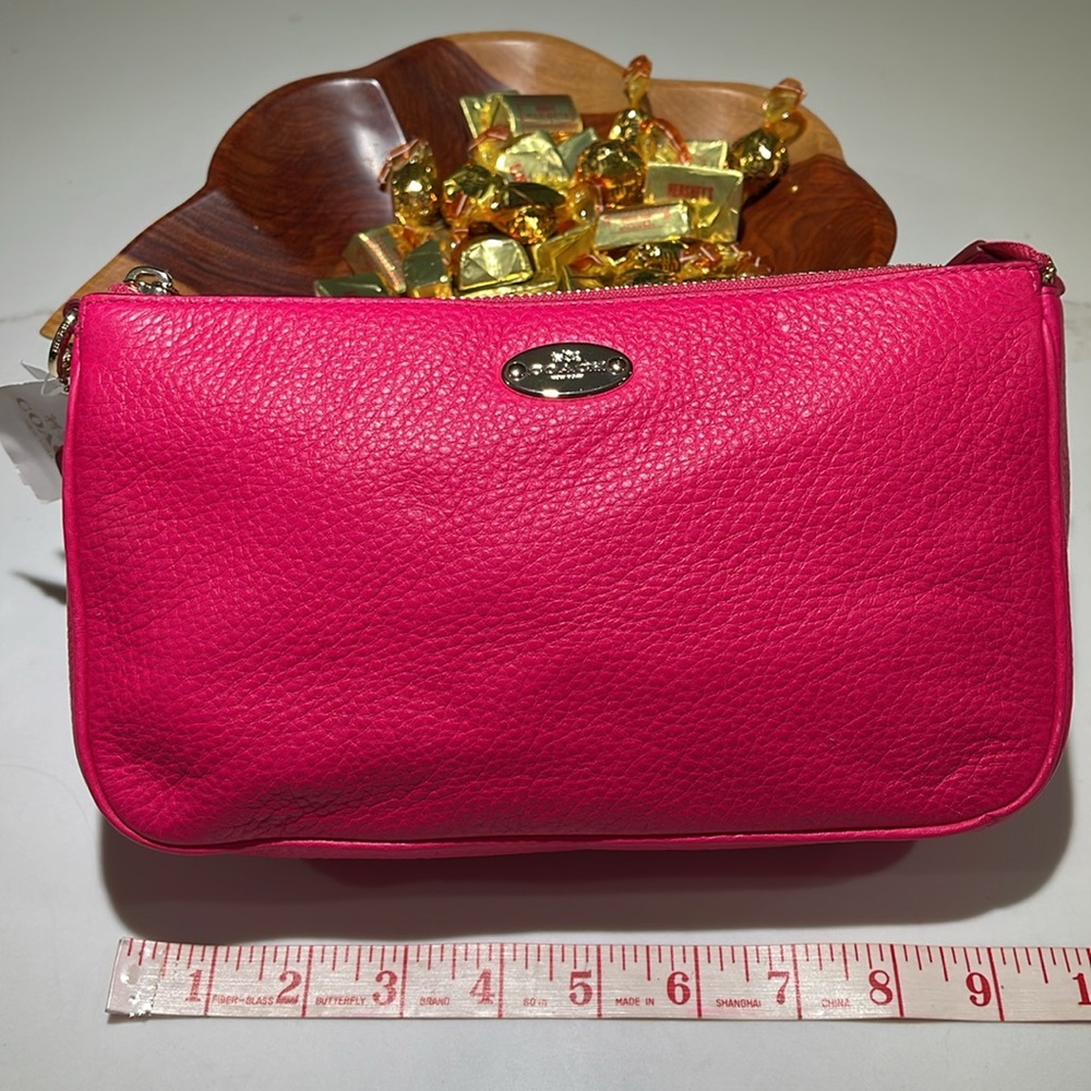 COACH, F53340 Authentic Pebbled Leather Large Wristlet, Chain strap, Pink - Picture 7 of 12